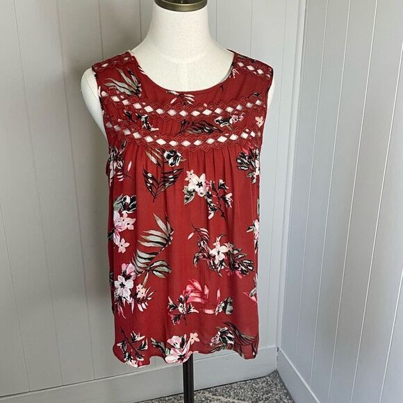 Maurices Tops - Maurices Womens Size Large Pullover Top Red Floral Sleeveless Diamond Cutouts